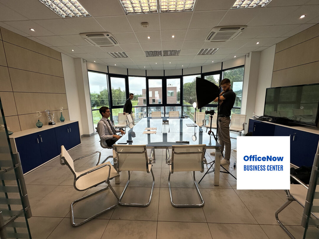 OfficeNow business center Malpensa, sala riunioni, influencer digitali, sala video